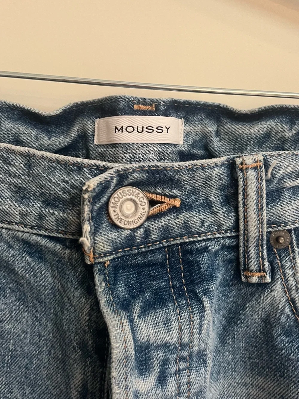 Moussy Distressed Boyfriend Jeans